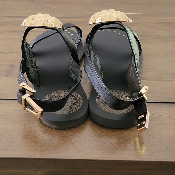 Versace Palazzo Yellow Gold Plated Medusa Plaque Mens Black Calfskin Leather Stu - Picture 4 of 8